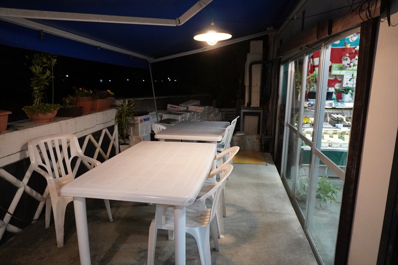 夜明け茶屋 テラス席も